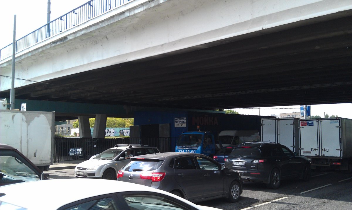 Мойка под мостом