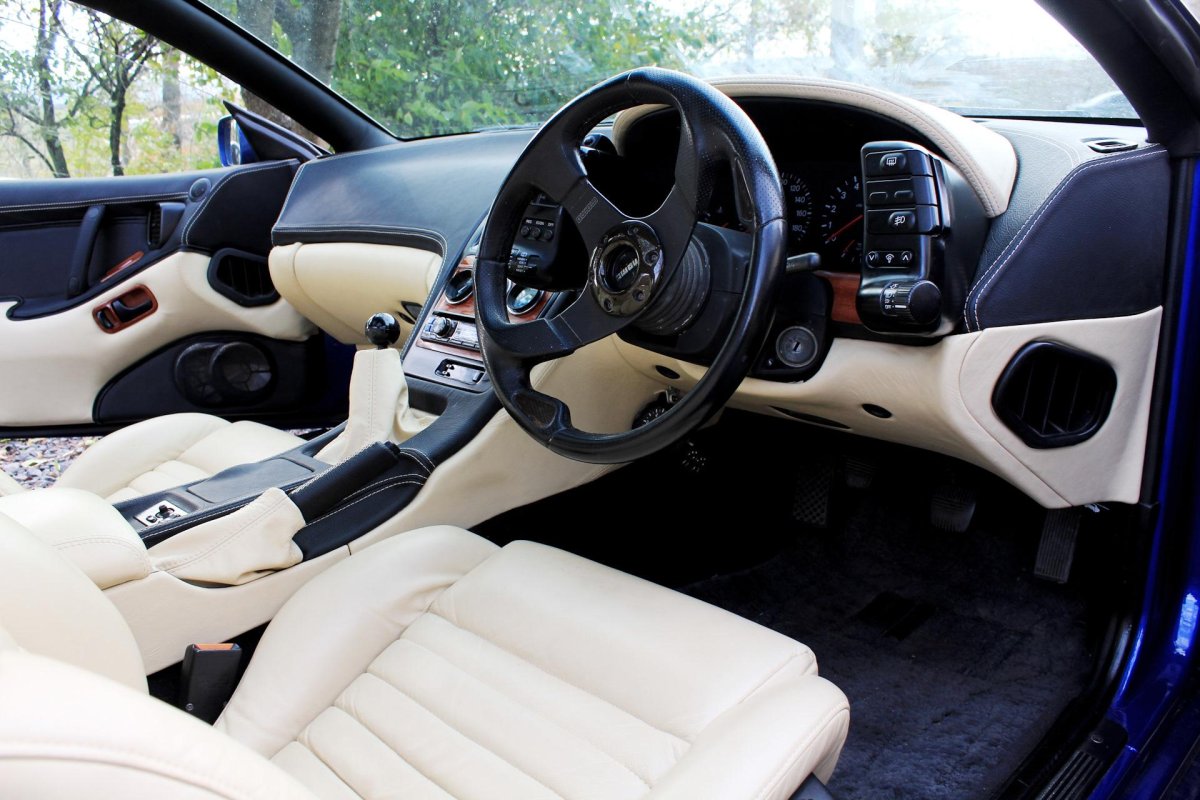 Ниссан 300 ZX салон
