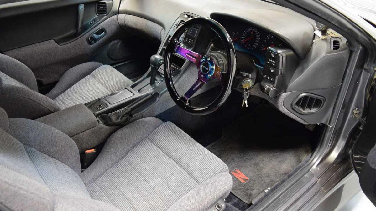 Ниссан 300 ZX салон