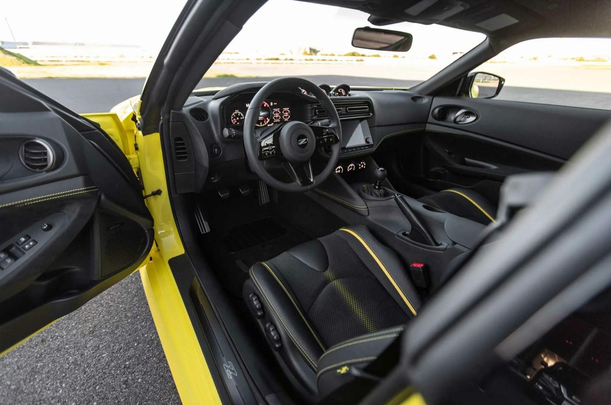 Nissan 400z салон