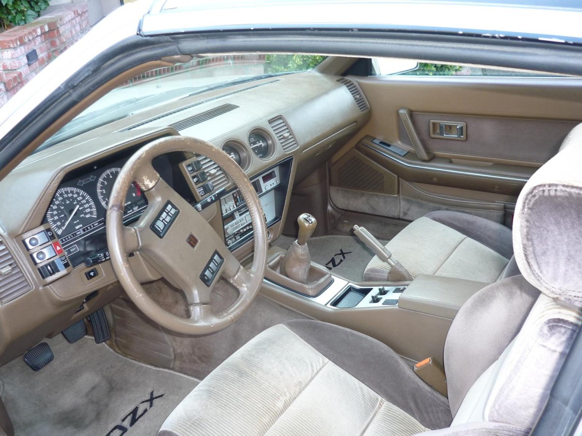 1985 Nissan Interior
