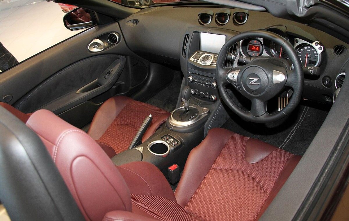 Nissan Fairlady салон