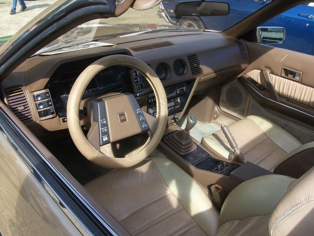 Nissan 300zx z31 Interior
