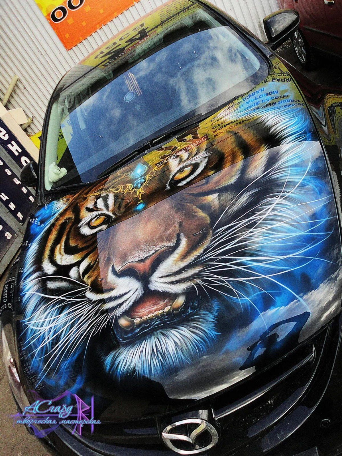 Аэрография на капот автомобиля