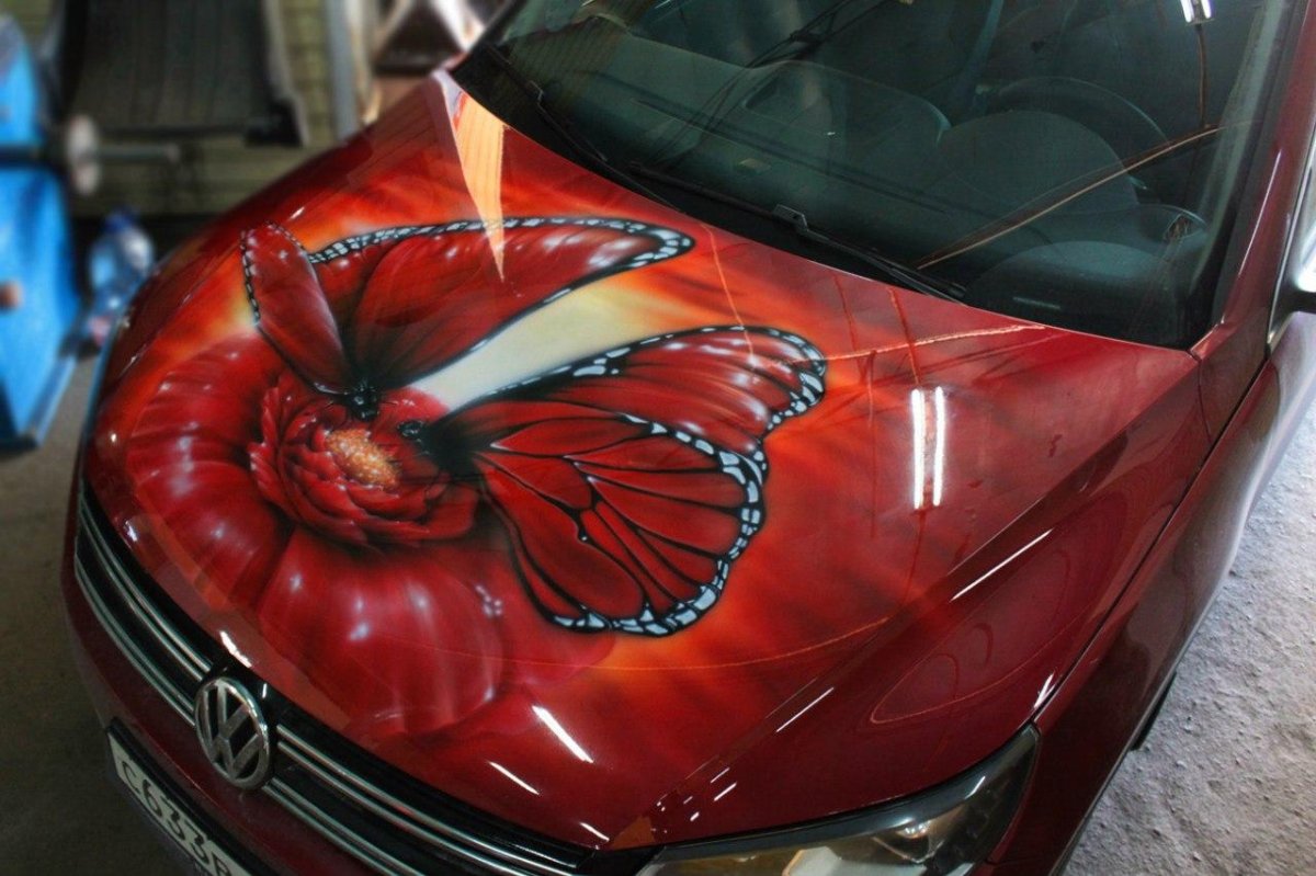 Аэрография на капот автомобиля