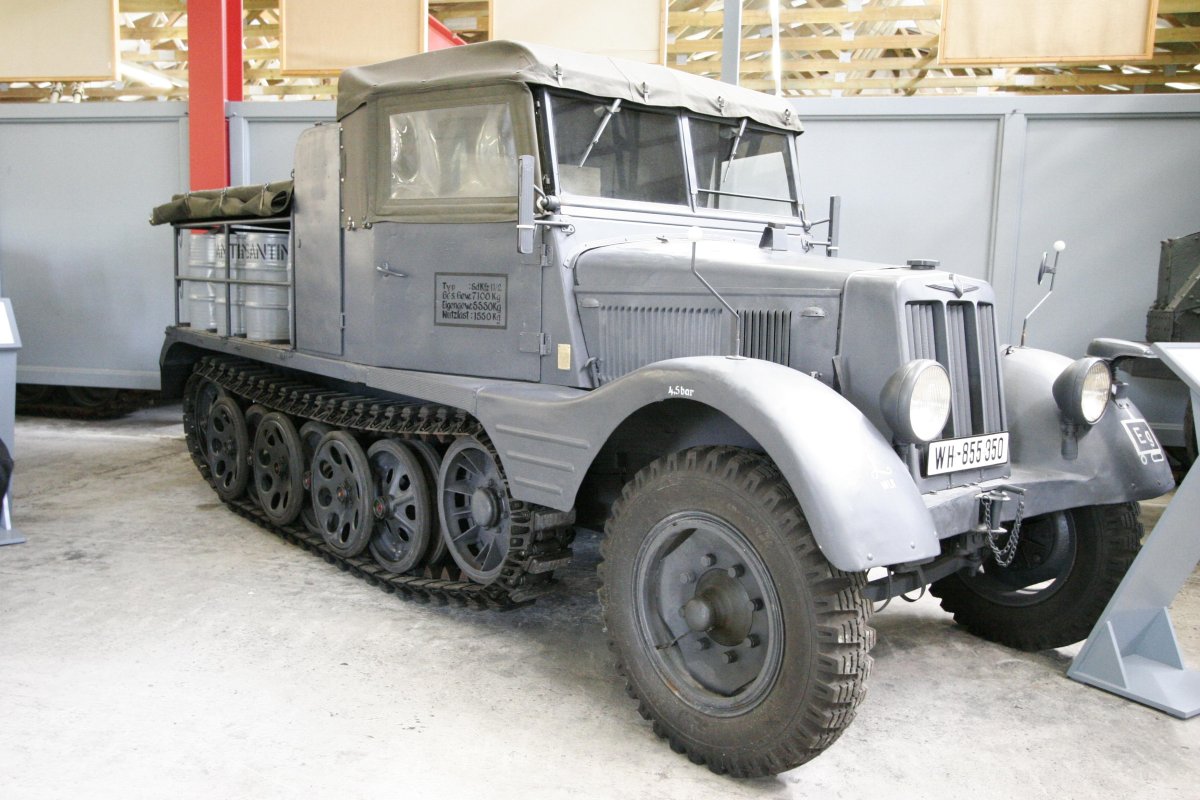 Полугусеничный тягач SD. KFZ. 11