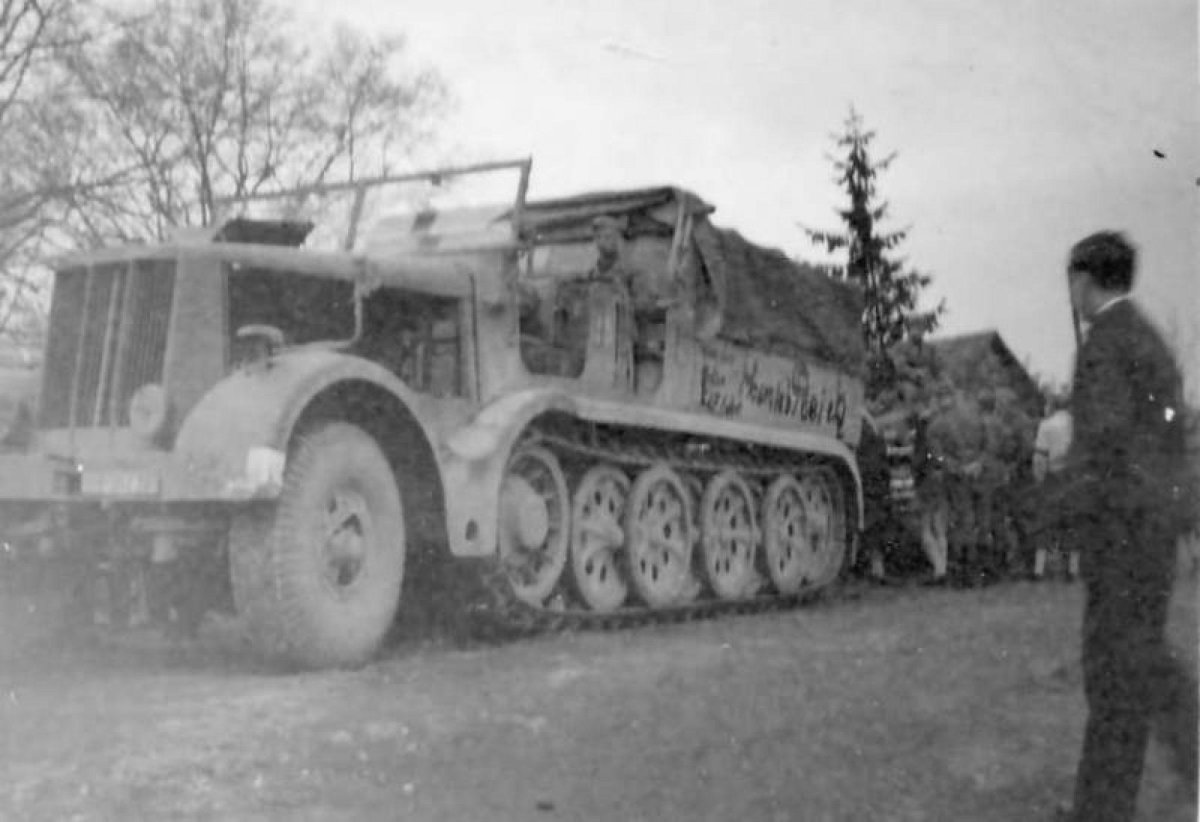 Полугусеничный тягач SD. KFZ. 9