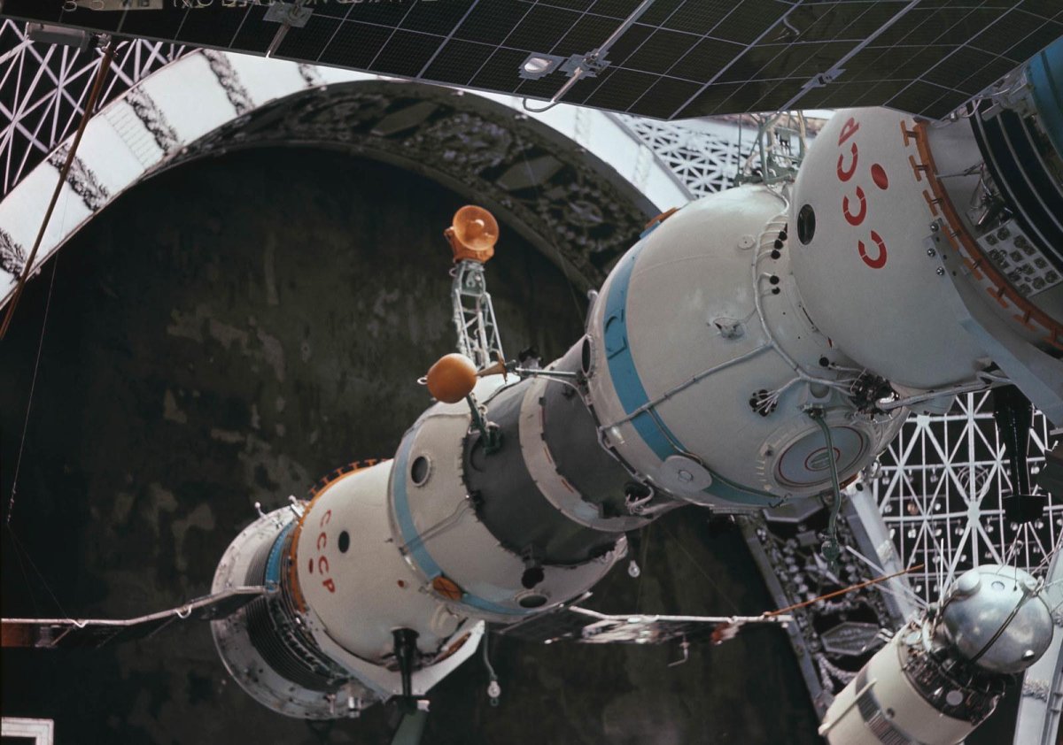 Стыковка Союз 4 и Союз 5