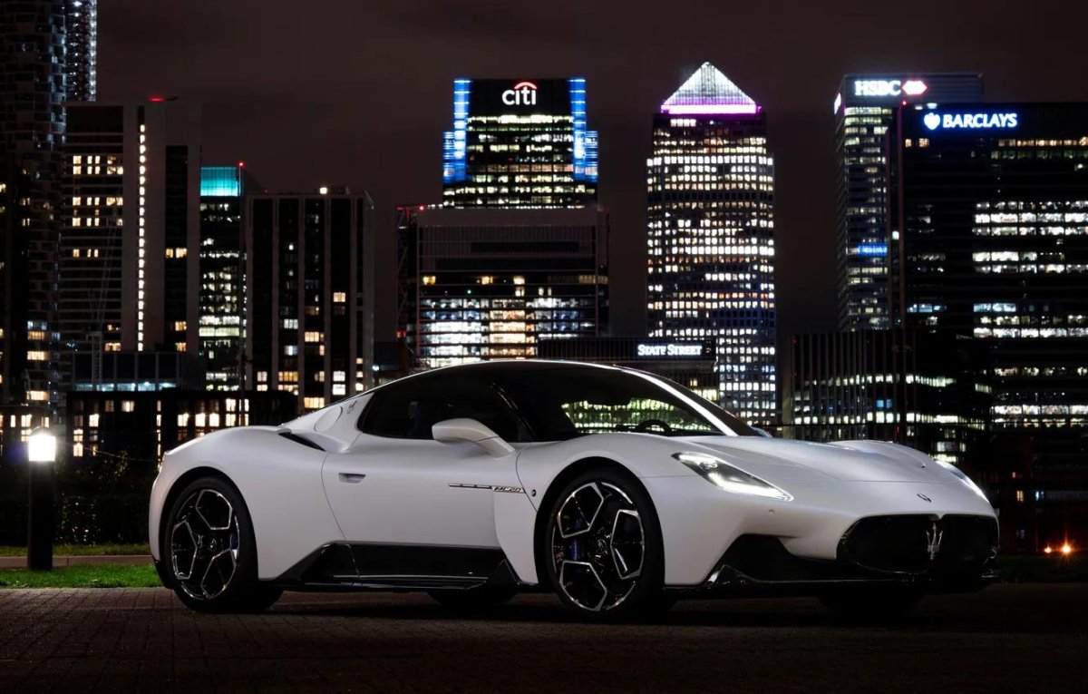 Мазератти mc20