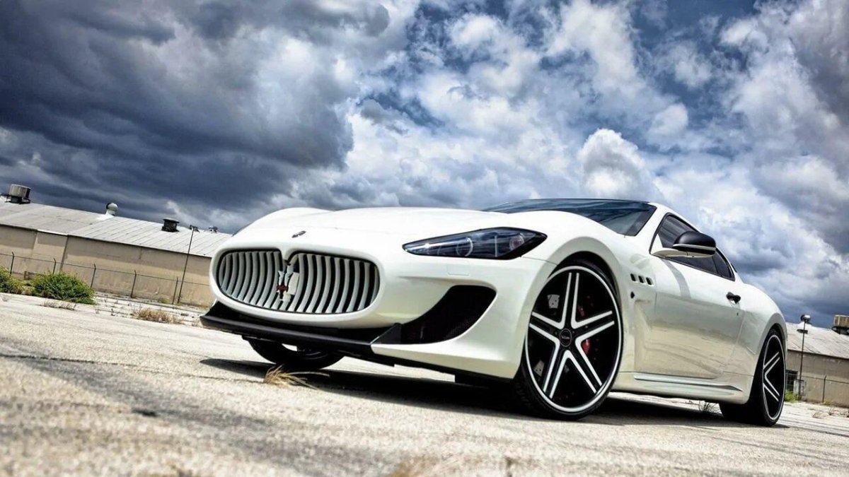 Мазерати Гран Туризмо белая