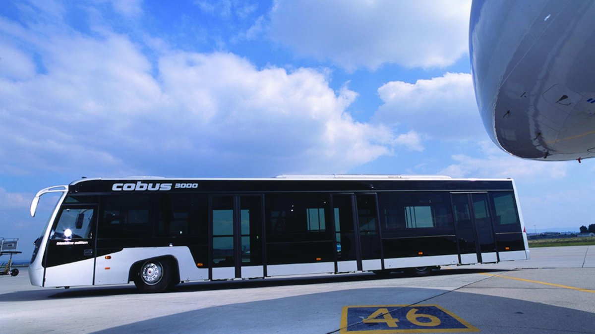 Автобус перронный "Cobus 2700s"