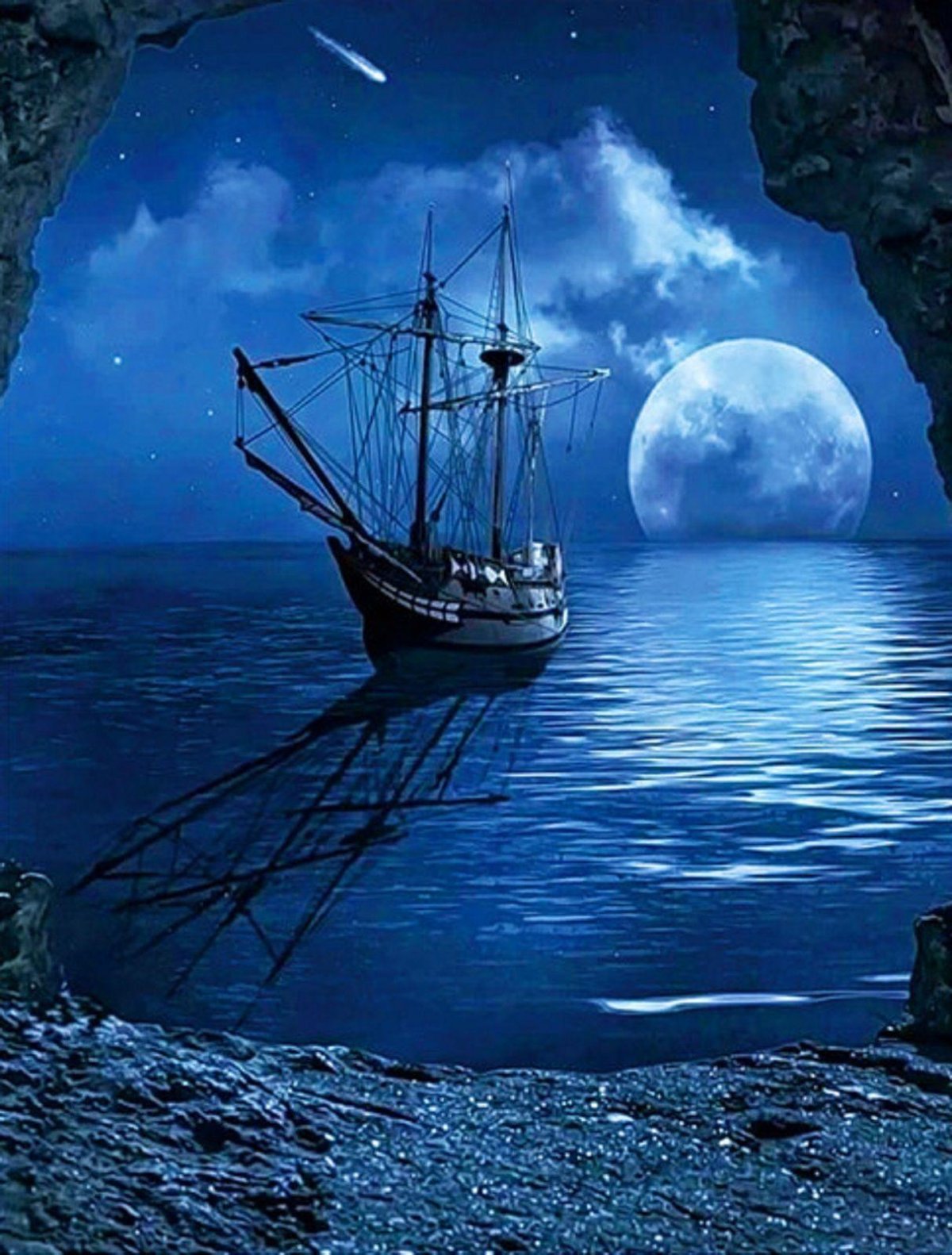 Корабль в море