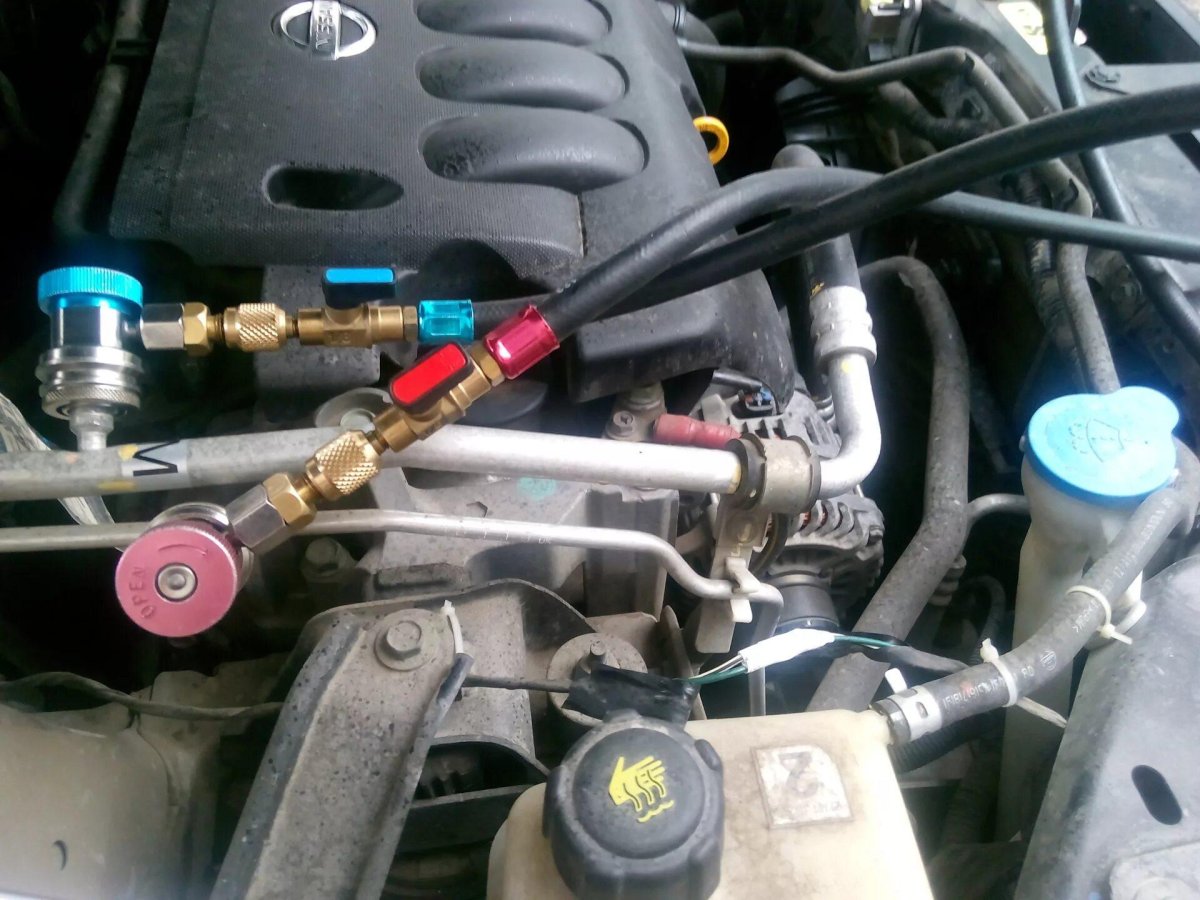 Jeep Compass заправочные штуцера кондиционера