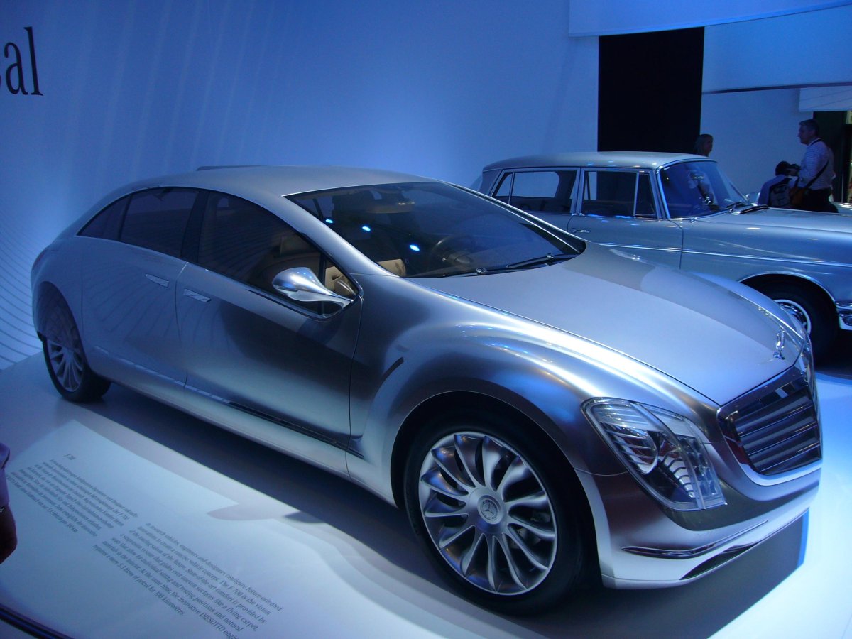 Mercedes-Benz f700