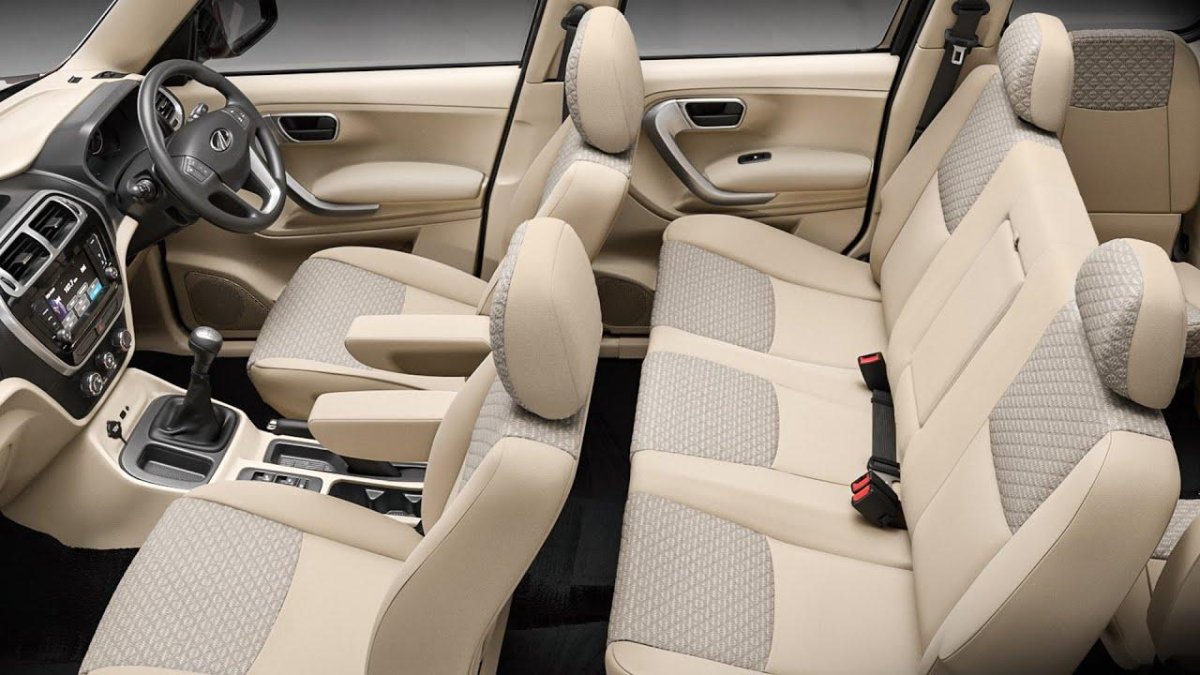 Mahindra Bolero салон