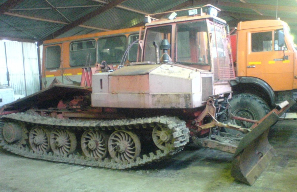 Трелевочный трактор Онежец 330