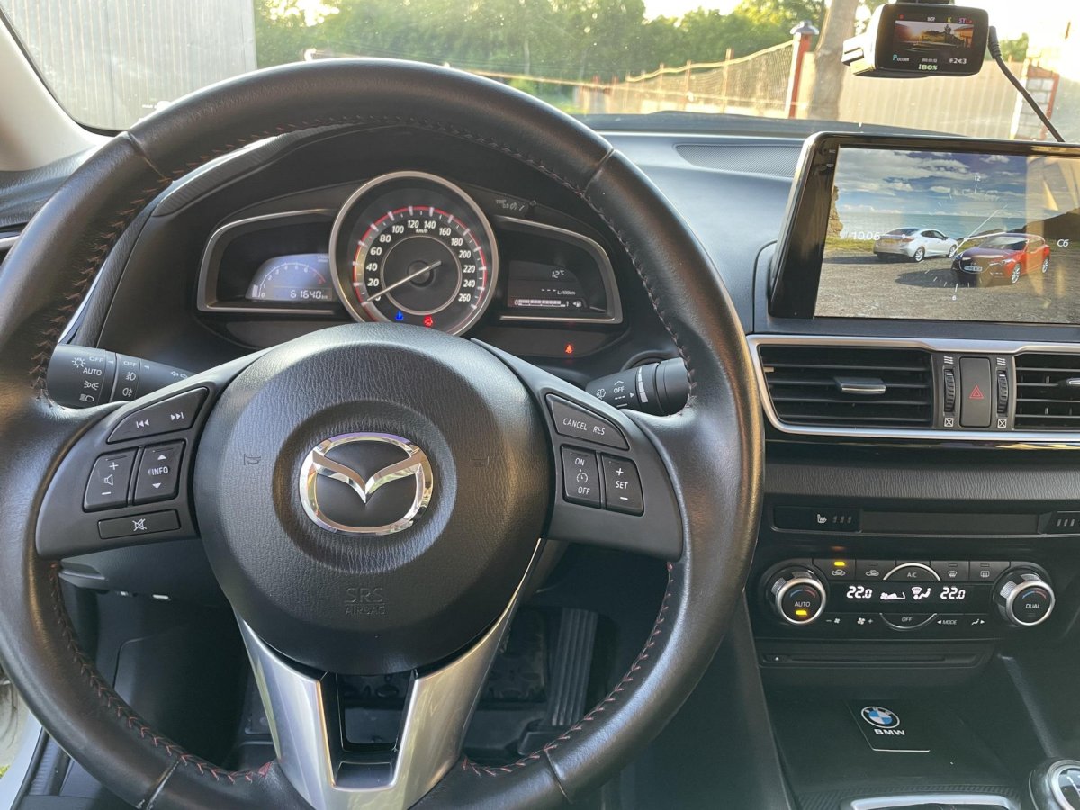 Есть ли круиз контроль на Мазда сх3 2015г