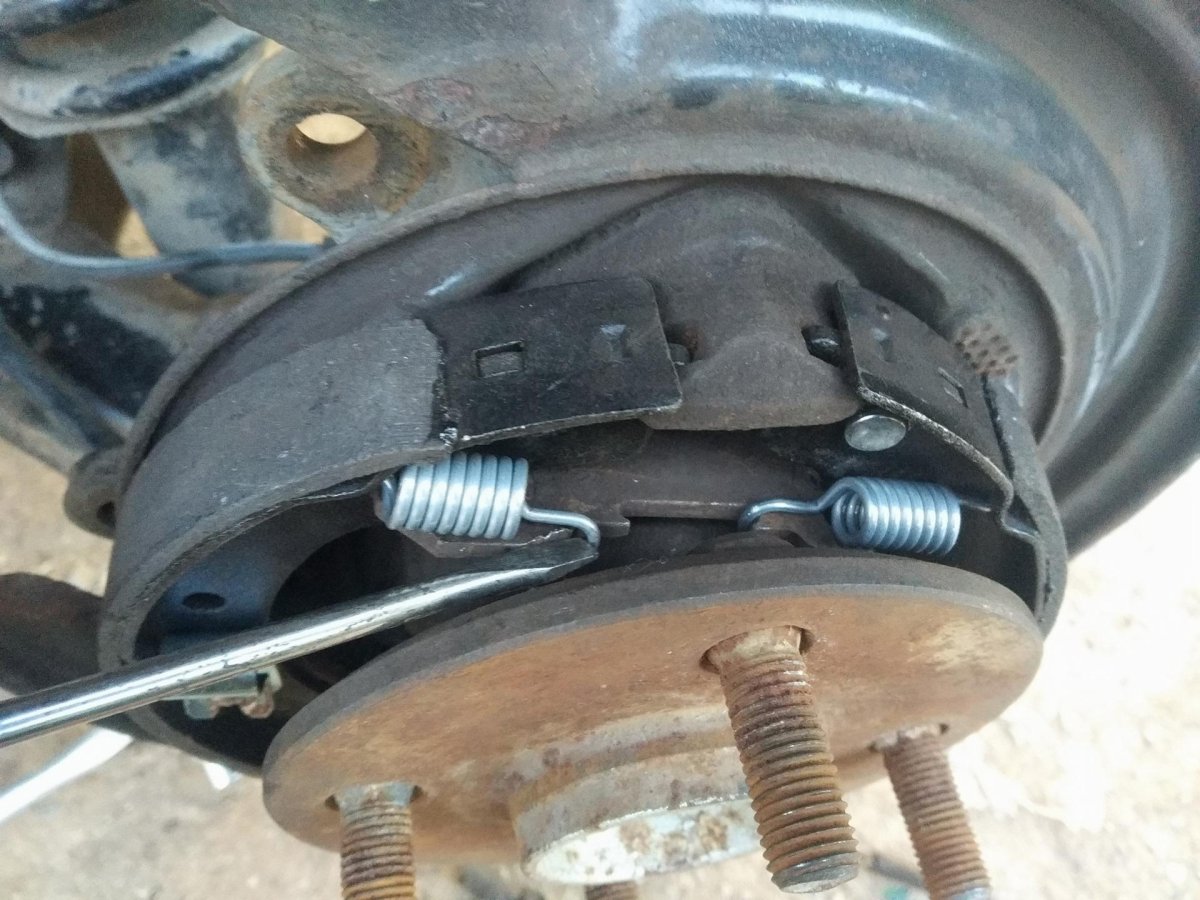 Колодки стояночного тормоза Тойота Королла е120