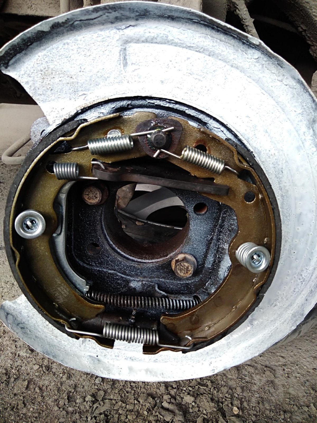 Шевроле Lacetti задние колодки ручника