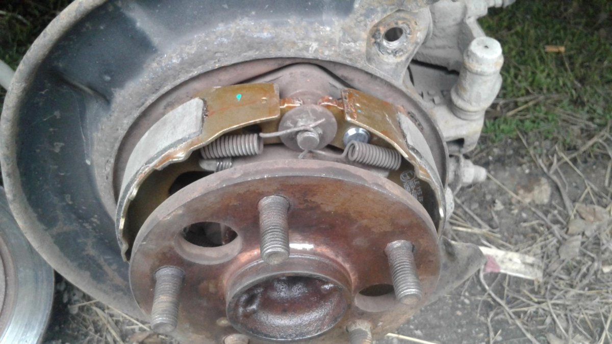 Колодки ручника Camry 40