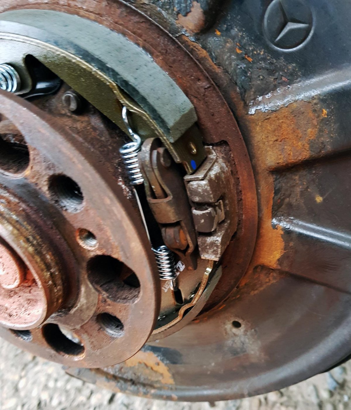 Мерседес 221 механизм колодок ручника