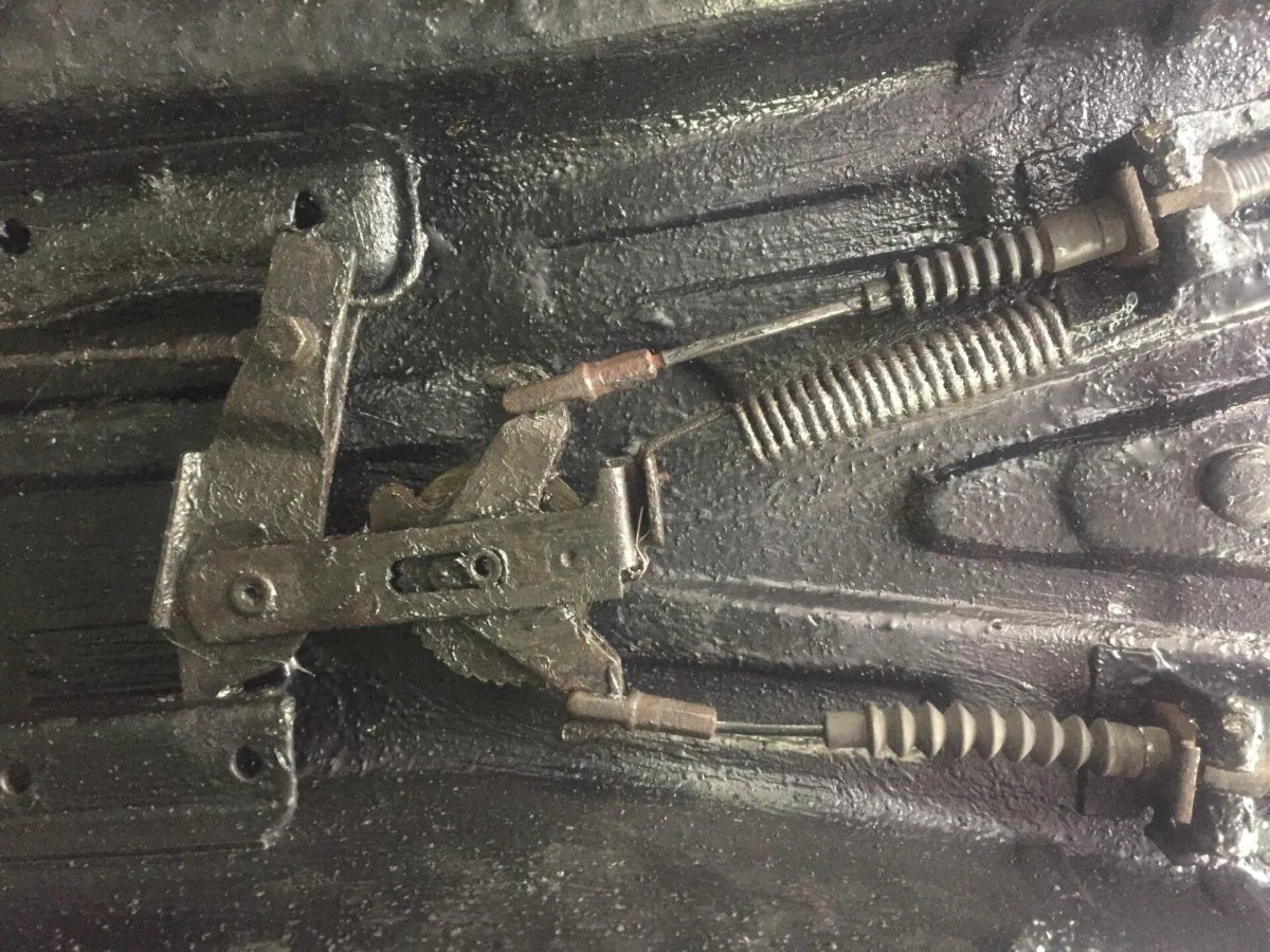 Трос ручника Мерседес 124