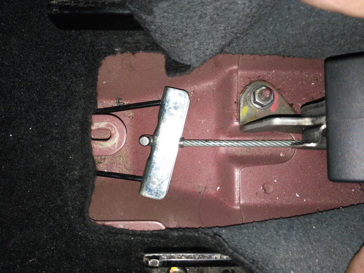 Трос натяжителя ручника Рено Логан 1