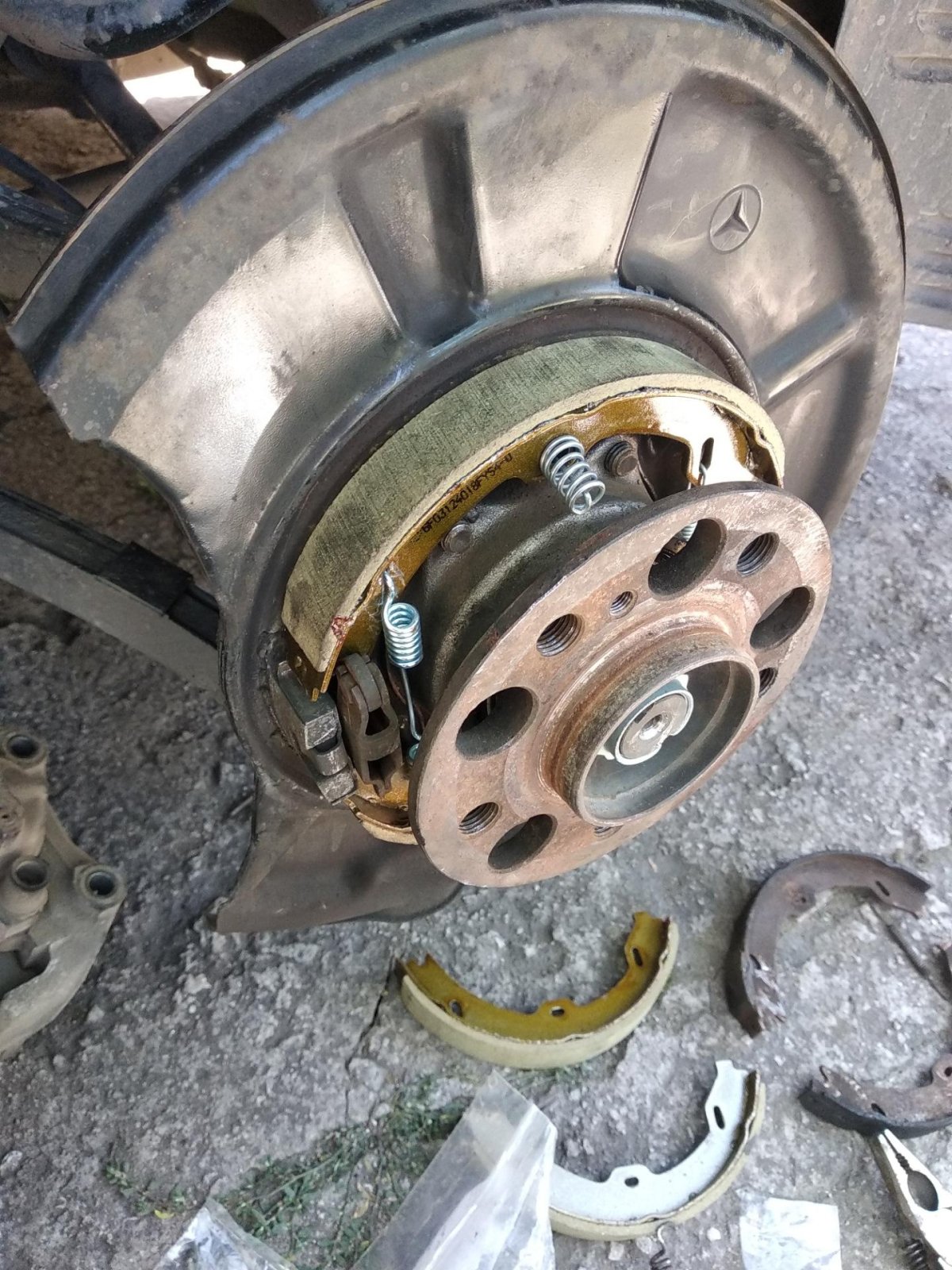 Колодки ручника Мерседес 124