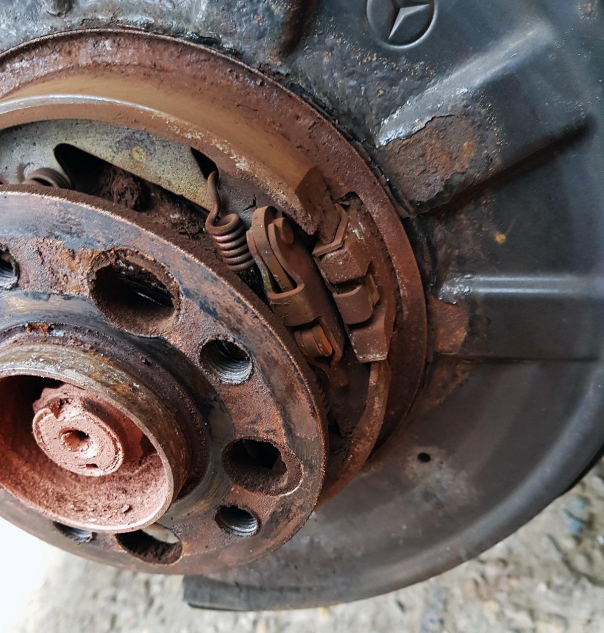 Колодки ручника Мерседес w203