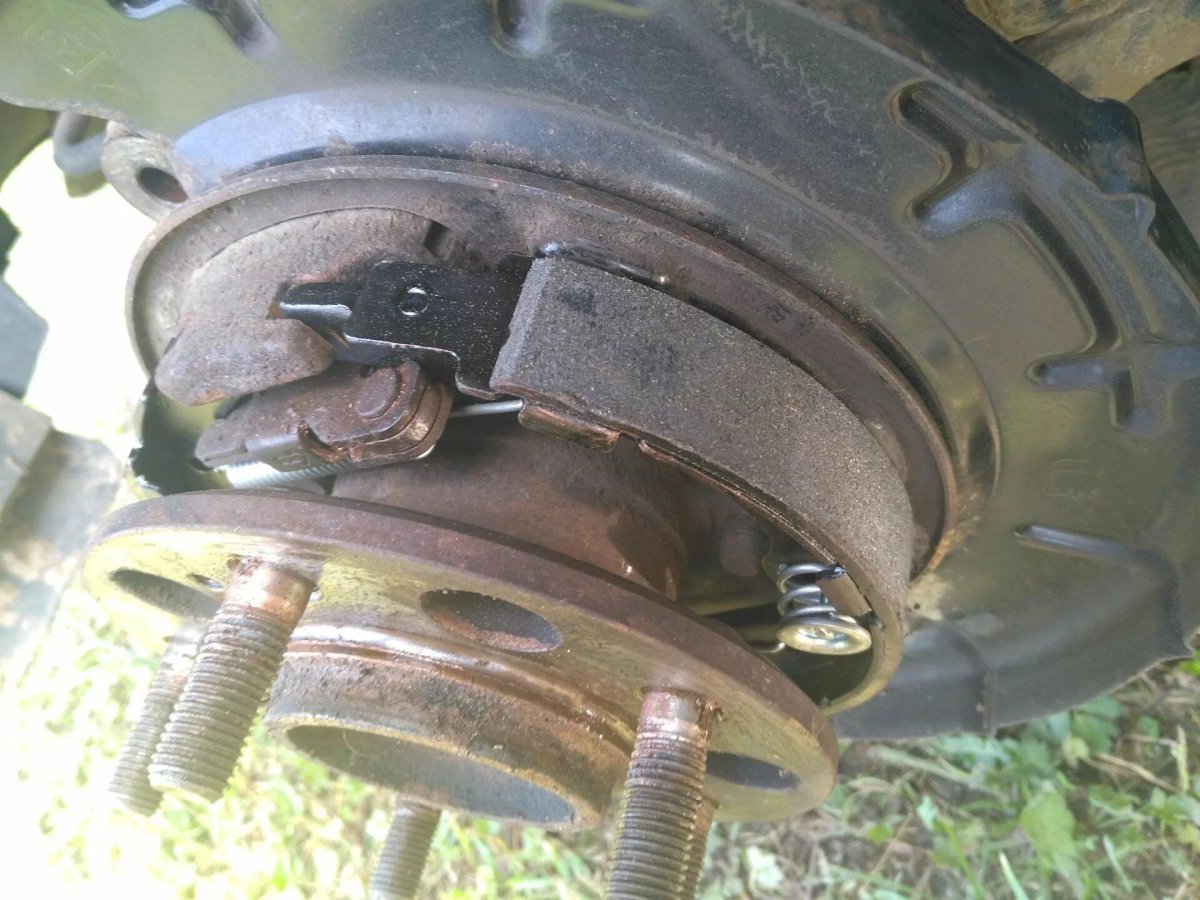 Колодки ручника Киа СИД 2011