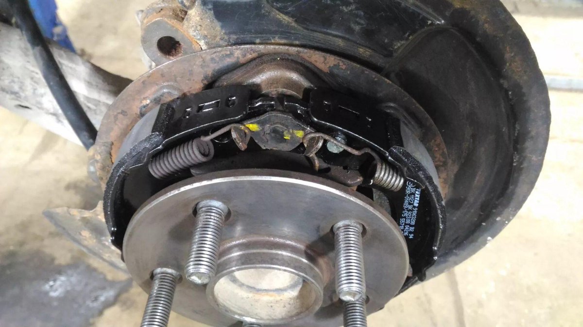 Колодки ручника rav4