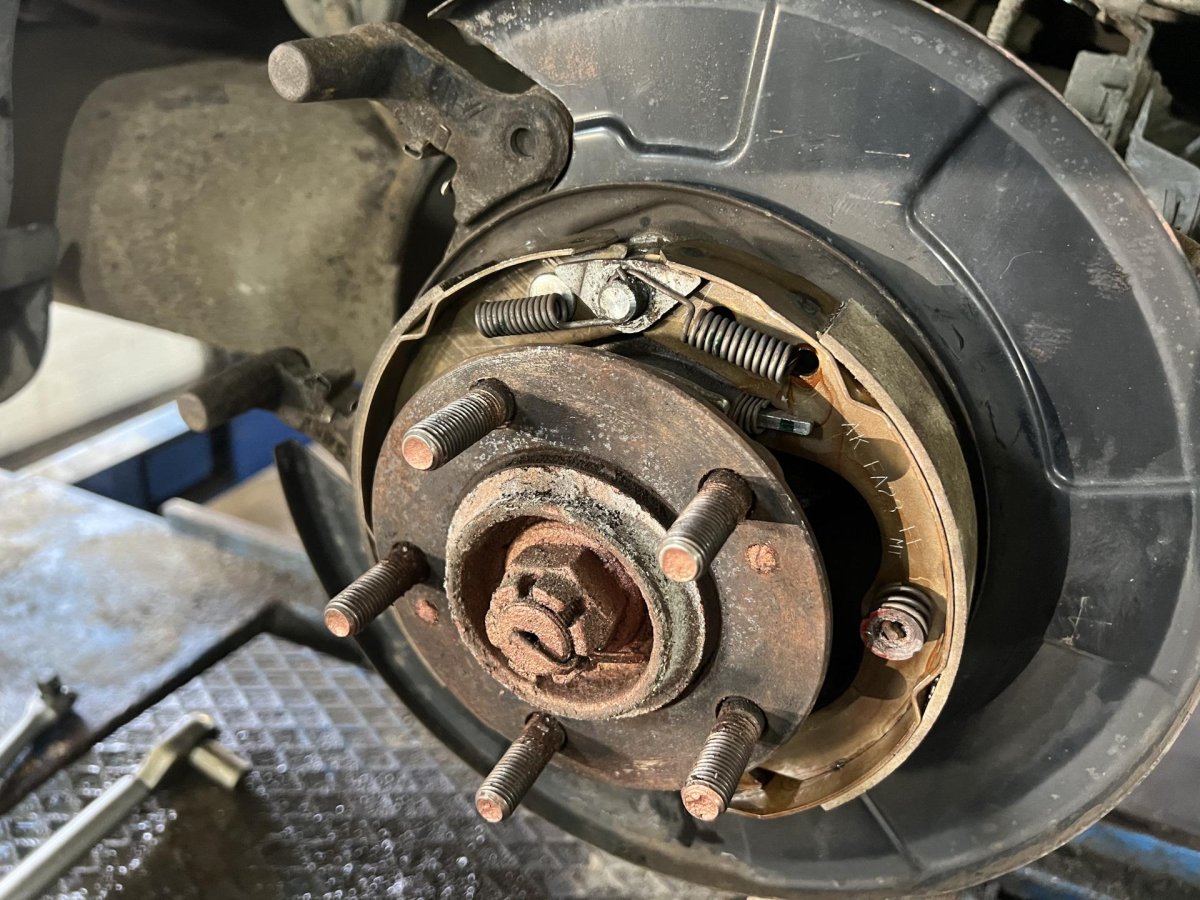 Колодки ручника Аутлендер XL