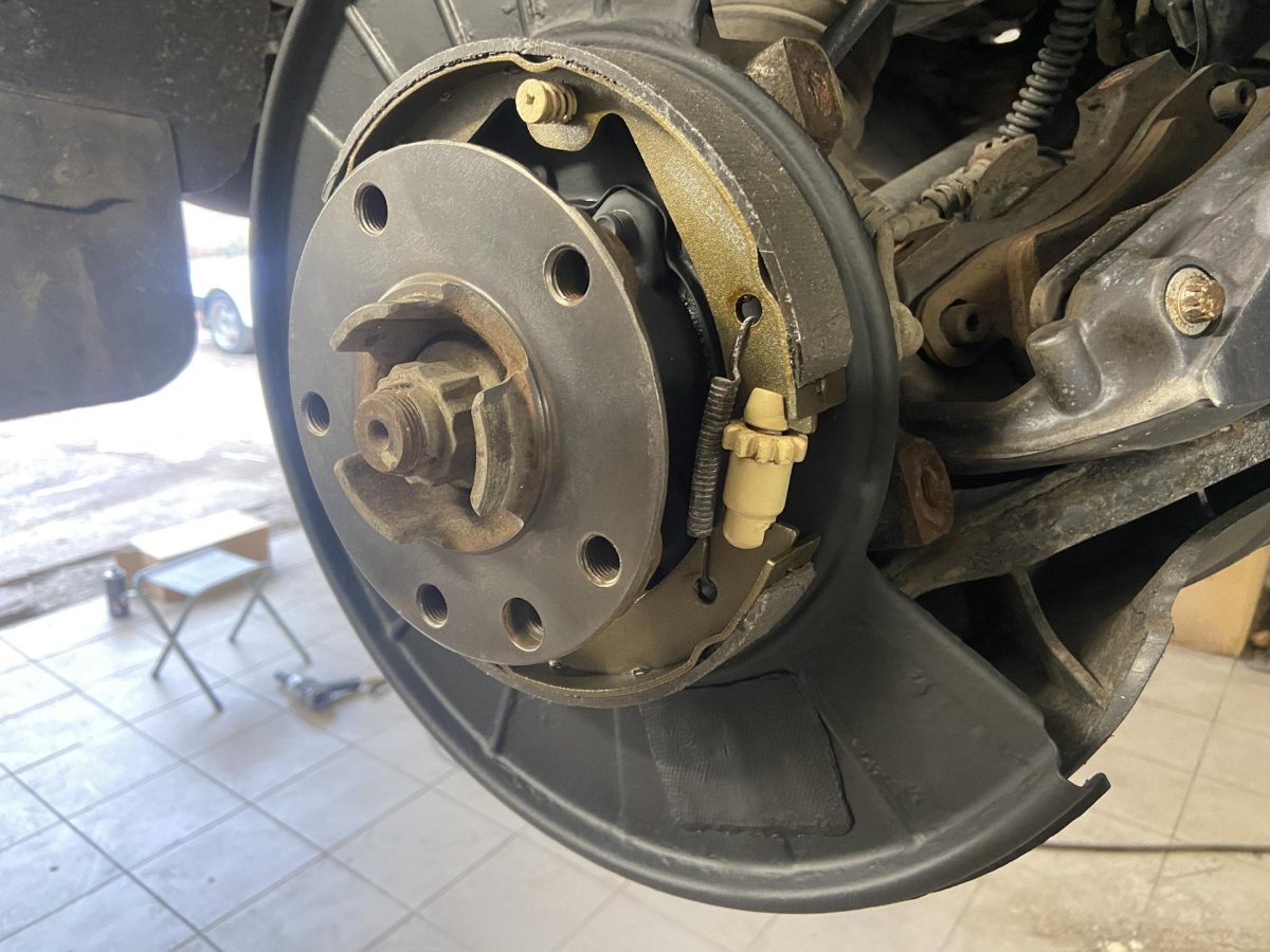 Туарег Фольксваген колодки ручника