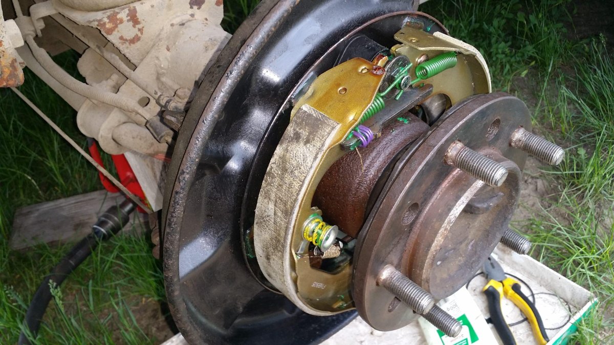 Колодки ручника ленд Крузер 100