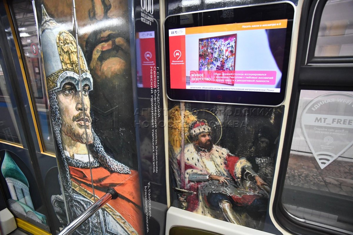 Поезд метро Русич тематический