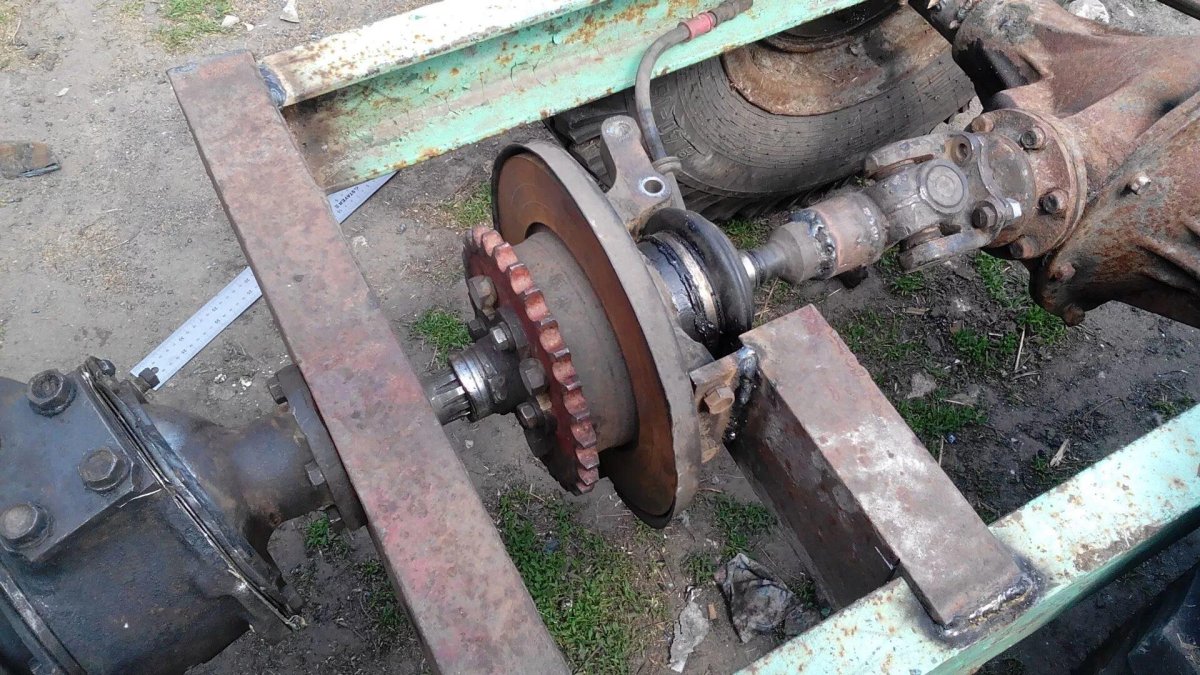 Минитрактор переломный узел ступица ГАЗ 53