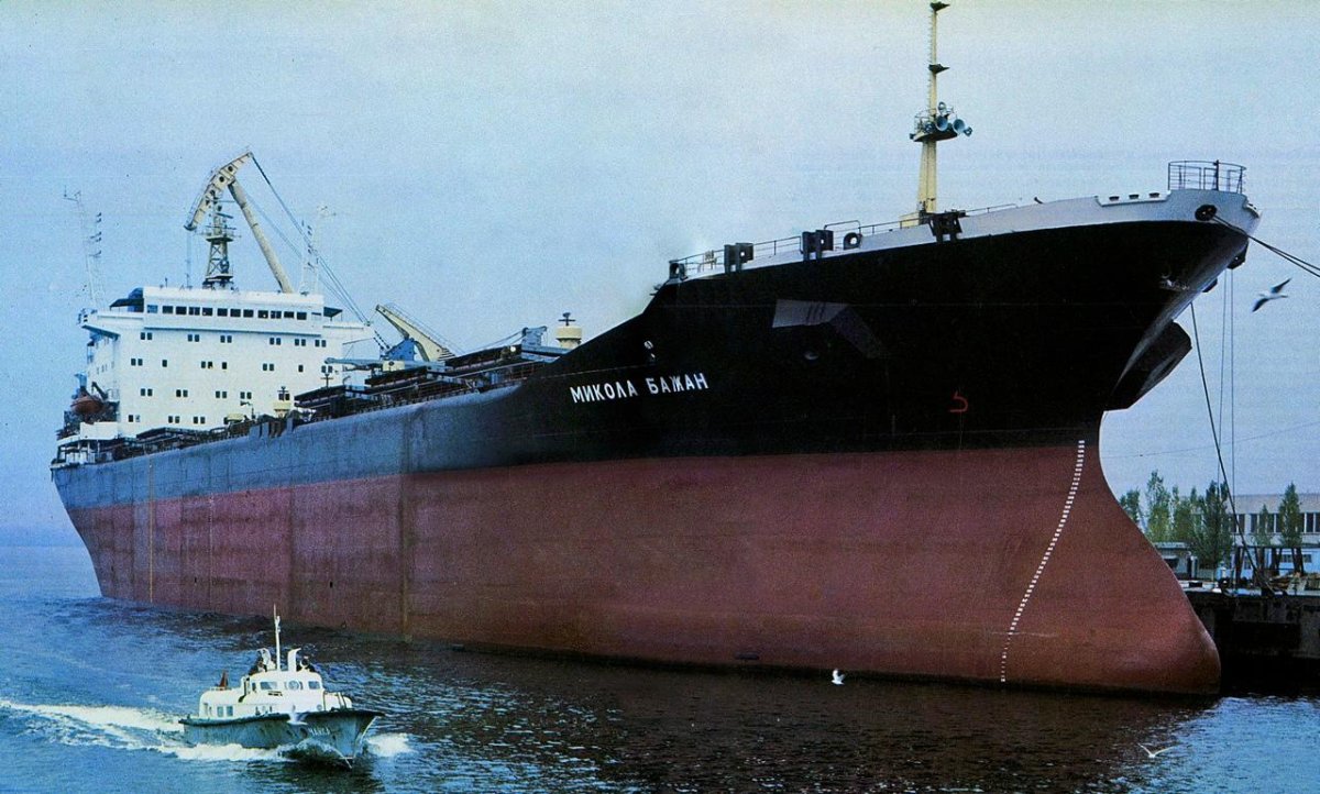 Теплоход Зоя Космодемьянская