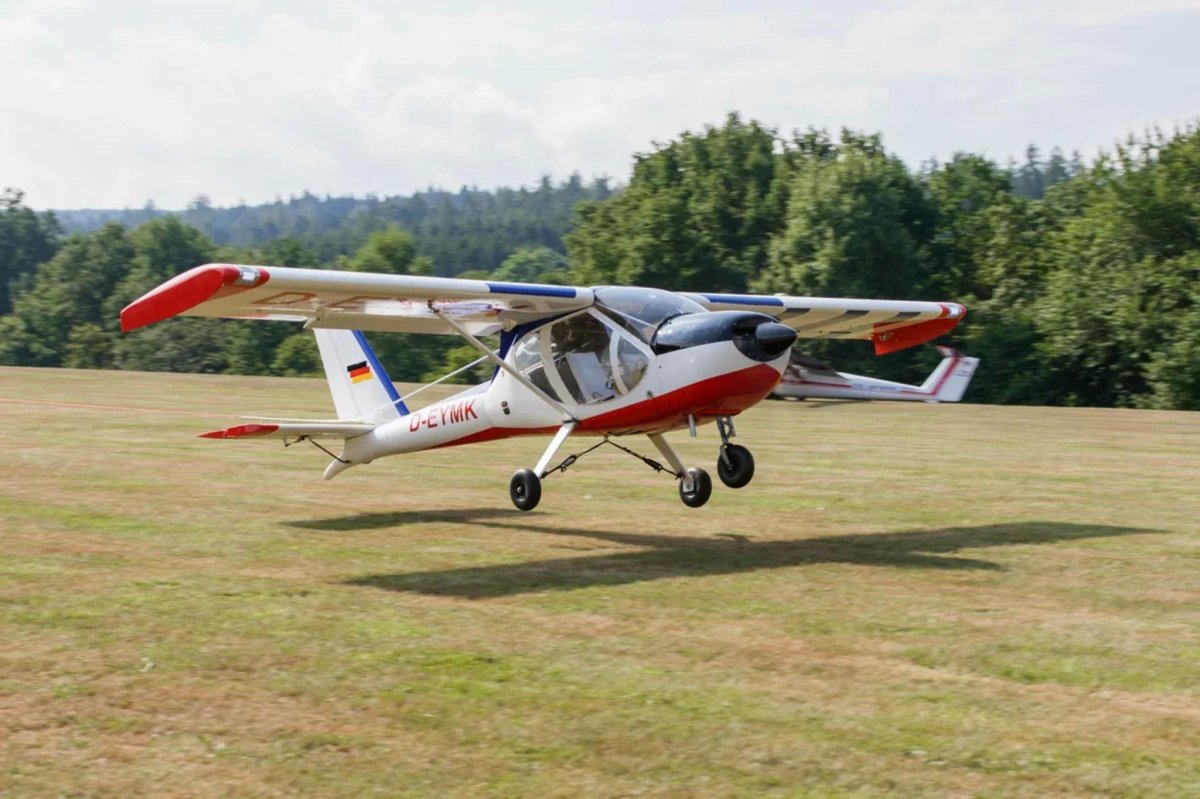 Легкомоторный самолет як12