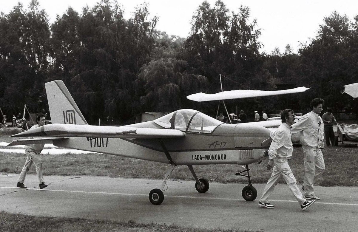 Одноместный самолет