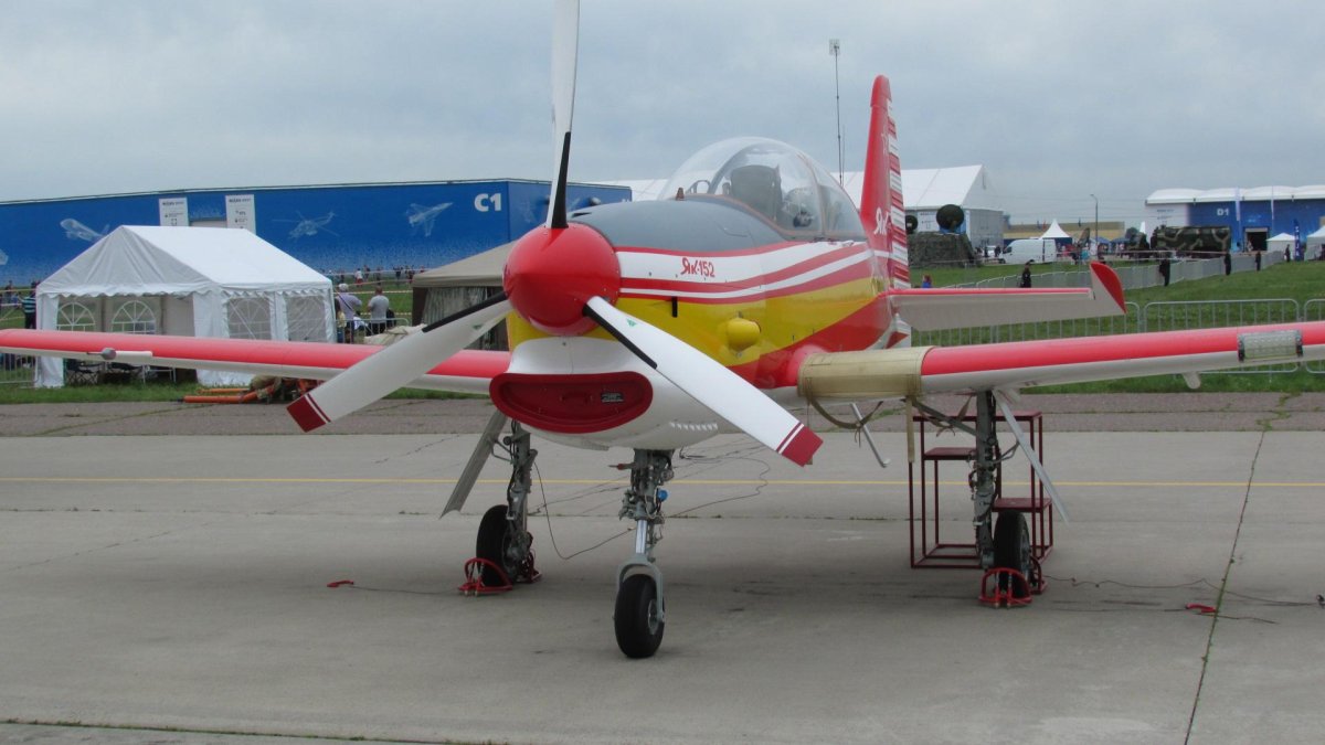 Самолет Hongdu l-7 (CJ-7)