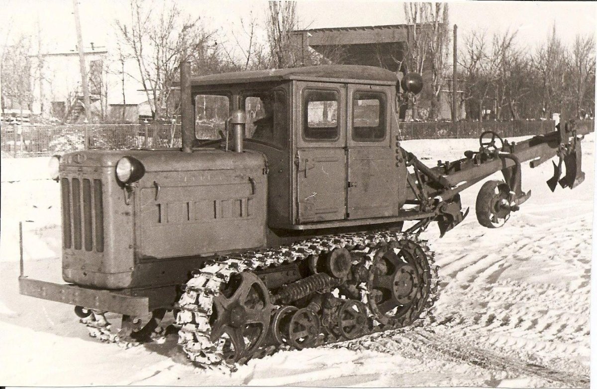 ДТ-75 трактор гусеничный
