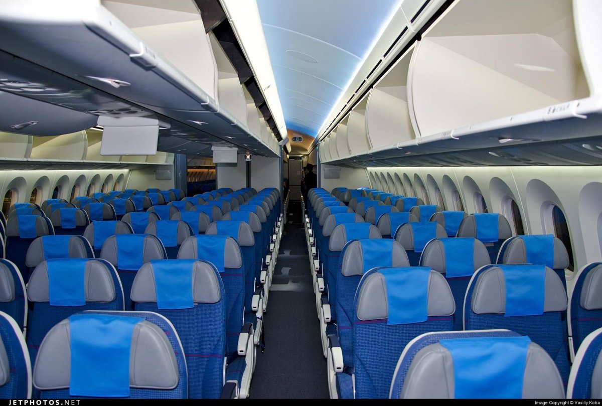 Боинг 737 ЮТЭЙР салон