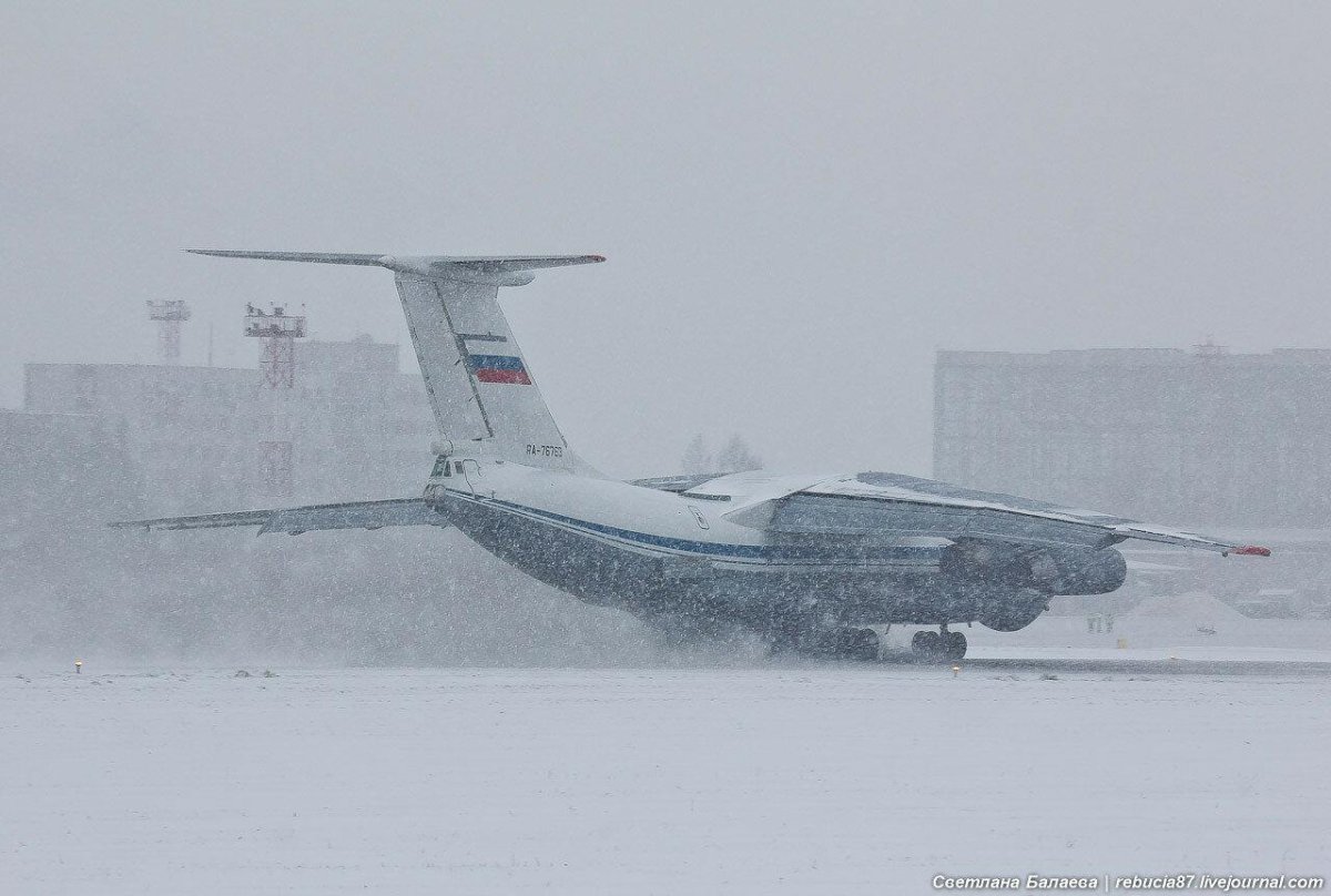 Самолет зимой