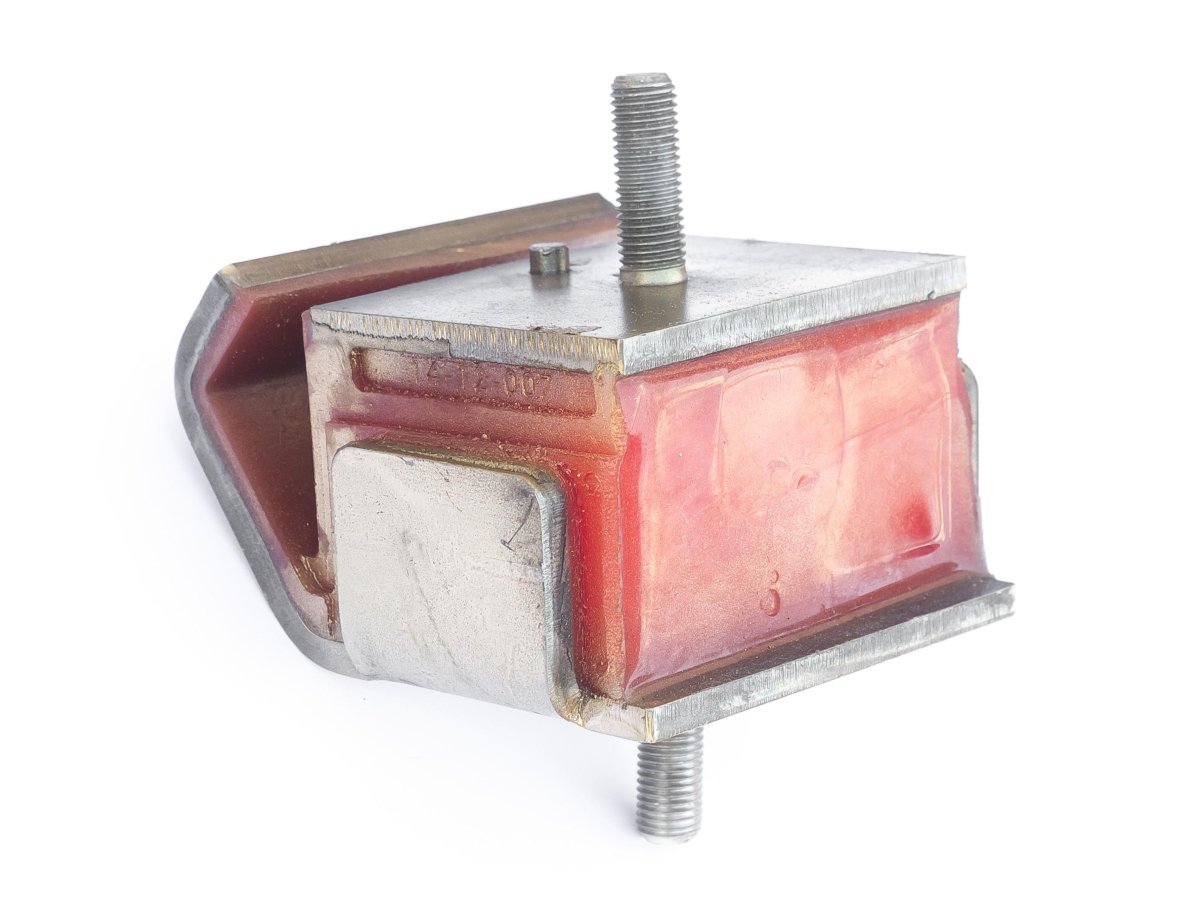 Опора двигателя передняя 3163