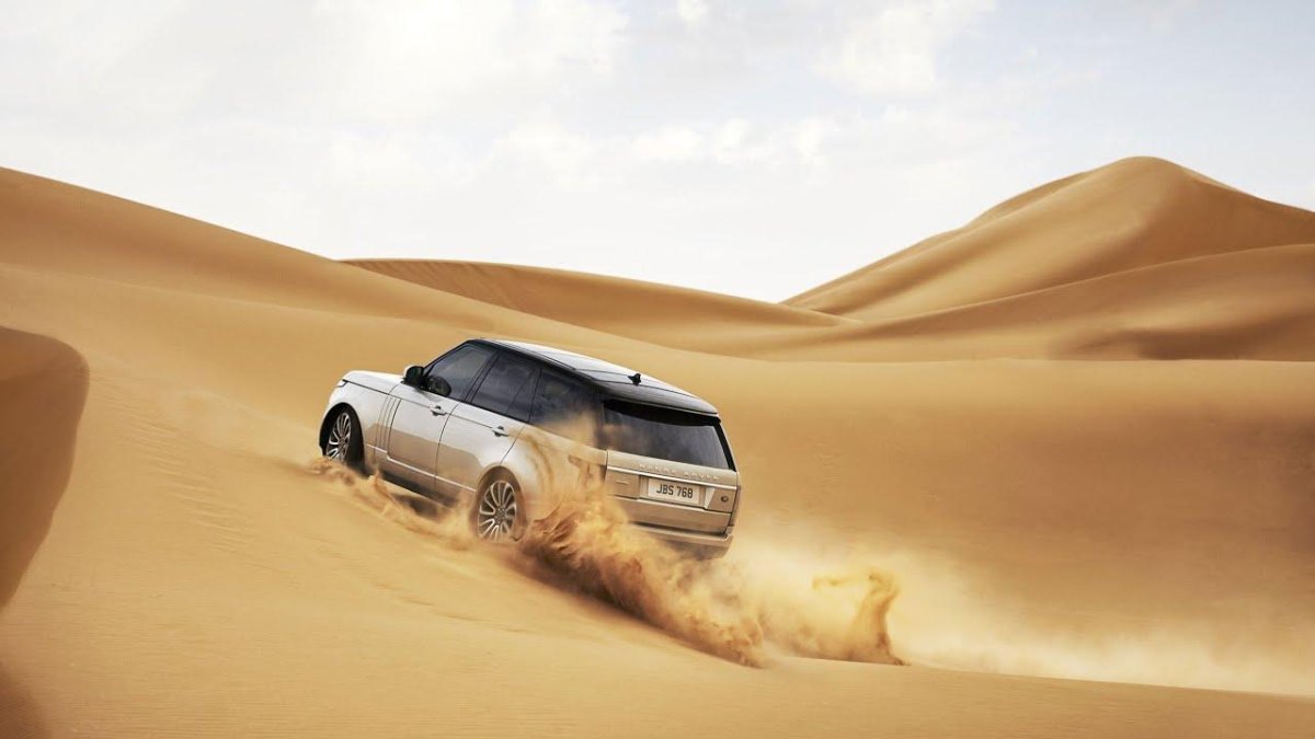 Рендж Ровер в пустыне