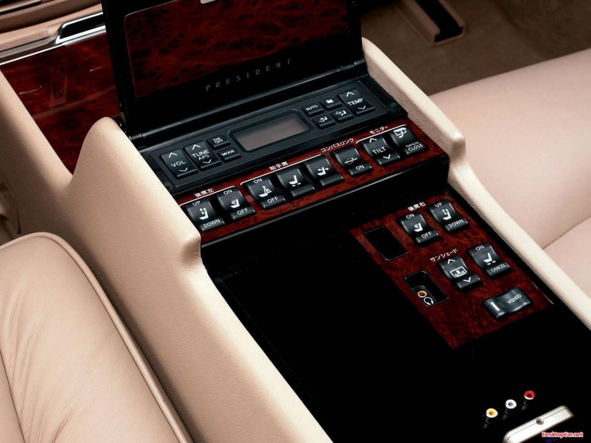 Nissan President 2003