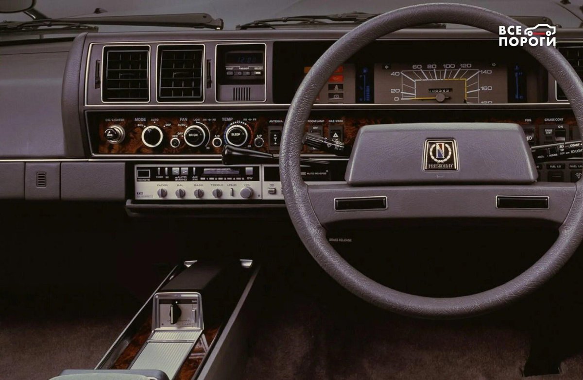 Nissan President 1990