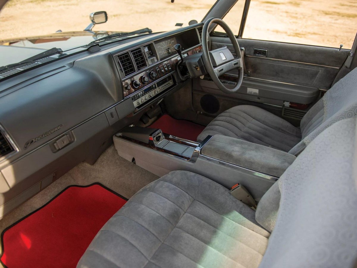 Nissan President 1990