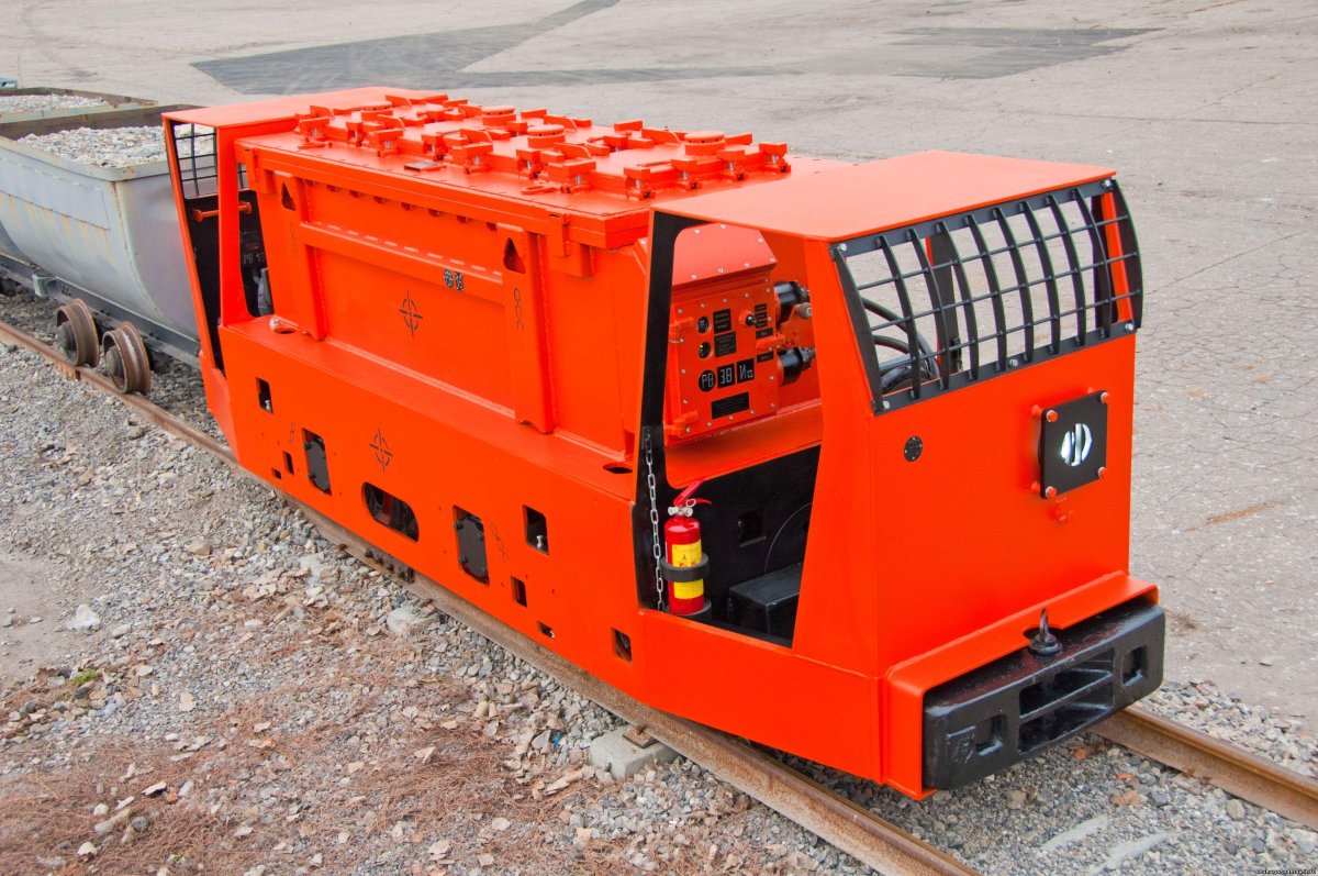 Шахтный аккумуляторный электровоз ам8д