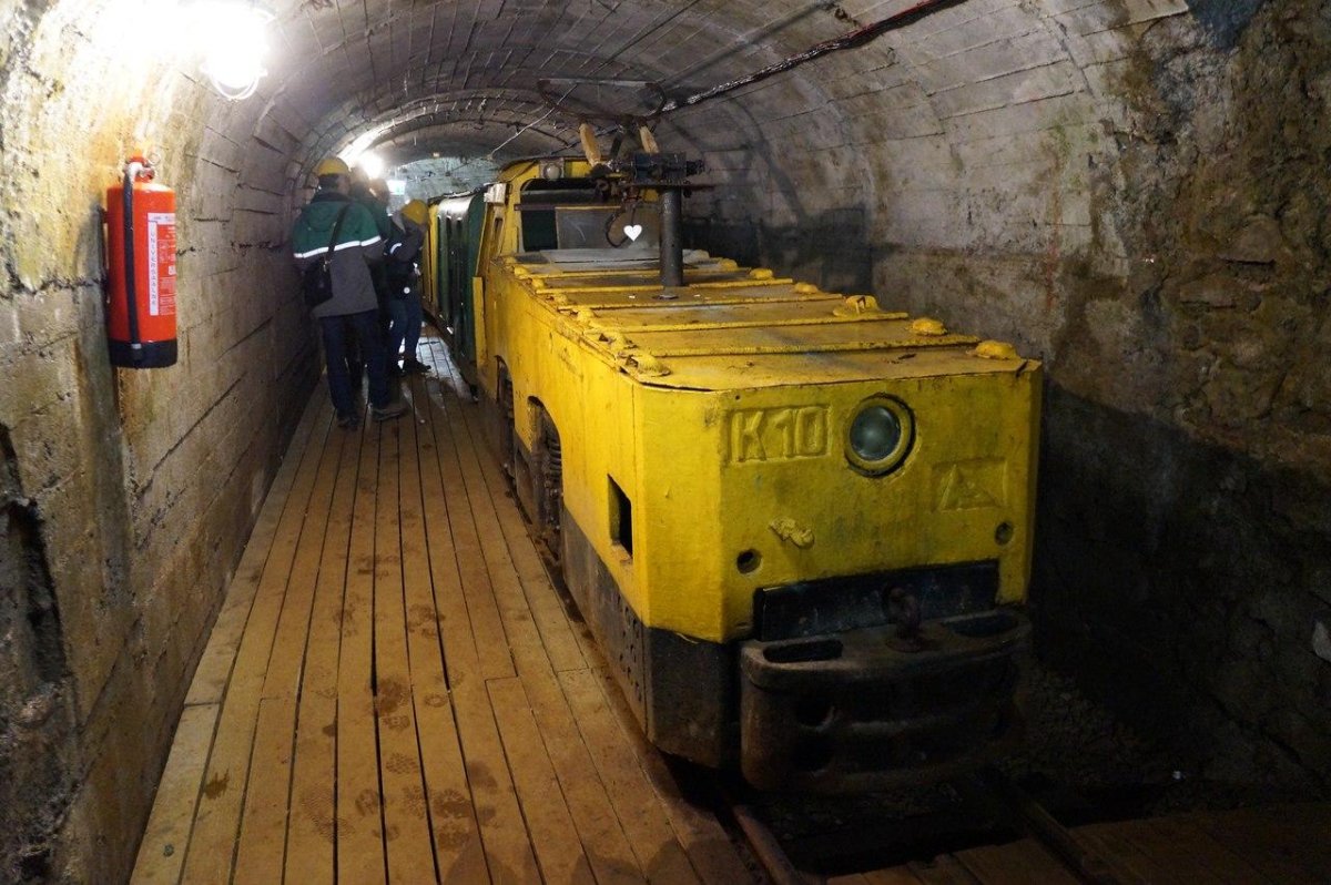 Электровоз подземный шахтный